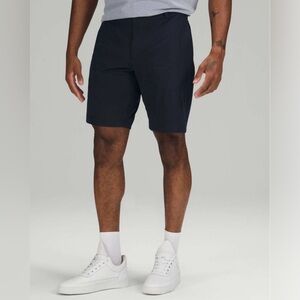 Lululemon Commission Classic-Fit Short 9" *Warpstreme (size 32)